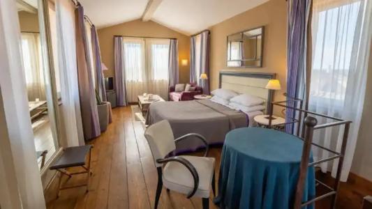 Hôtel de l'Amphithéâtre - 28