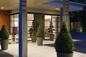 Best Western Plus Le Lavarin Hotel