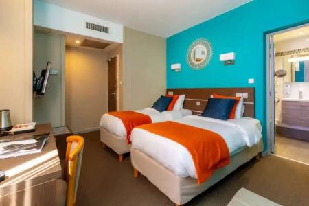 Kyriad Avignon - Palais des Papes - 34