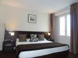 Standard Quadruple room with courtyard view