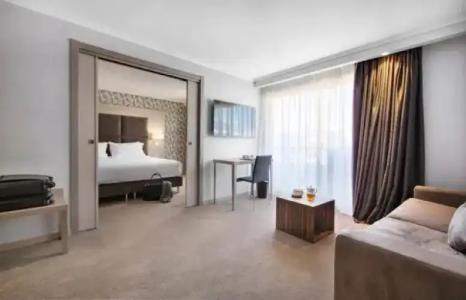 Juliana Cannes - 126