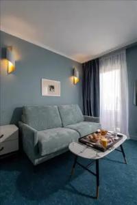 Juliana Cannes - 115