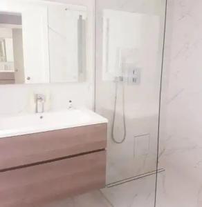 Juliana Cannes - 111