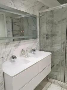 Juliana Cannes - 102