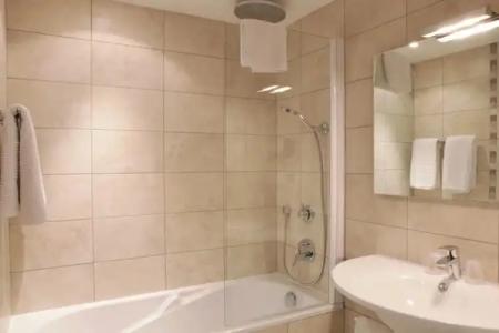 Best Western Premier Le Patio des Artistes Wellness Jacuzzi - 142