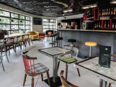 Ibis Styles Clermont-Ferrand République - 23