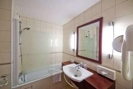 Kyriad Prestige Clermont-Ferrand - 65