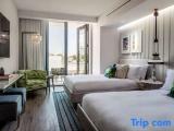 Deluxe Quadruple room with balcony