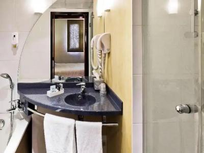 Novotel Suites Clermont Ferrand Polydome - 65