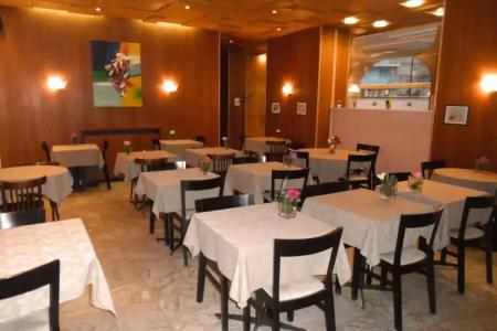 Comfort Cecil Metz Gare - 17