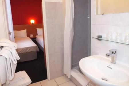 Comfort Cecil Metz Gare - 8