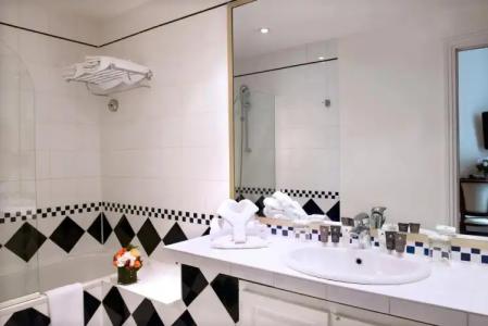 Hôtel West End Promenade - 11