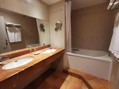 Best Western L'Orangerie - 90