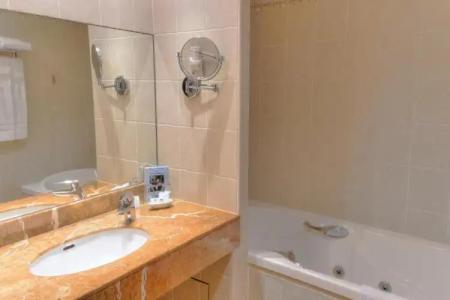 Best Western L'Orangerie - 92