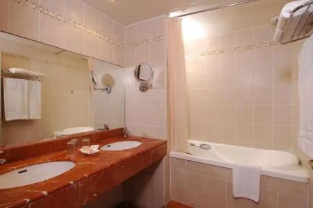 Best Western L'Orangerie - 8