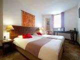 Standard room with street view