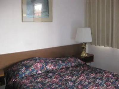 Departure Bay Motel - 2