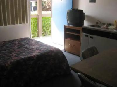 Departure Bay Motel - 4