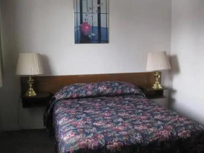 Departure Bay Motel - 1