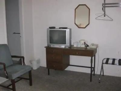 Departure Bay Motel - 3