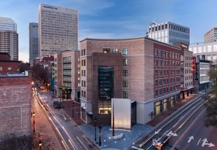 Courtyard by Marriott Richmond Downtown - 18