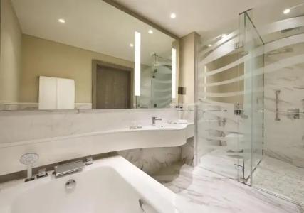 DoubleTree by Hilton Doha Old Town - 11