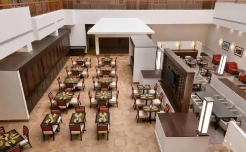 DoubleTree by Hilton Doha Old Town - 17