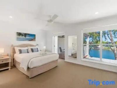 Noosa Entrance Waterfront Resort - 200