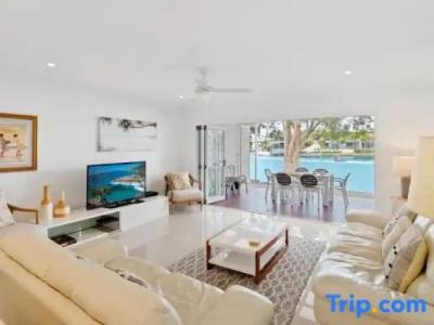 Noosa Entrance Waterfront Resort - 202