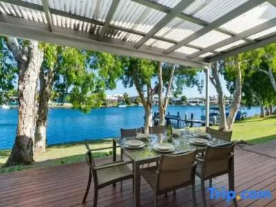 Noosa Entrance Waterfront Resort - 324