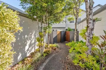 Noosa Entrance Waterfront Resort - 50