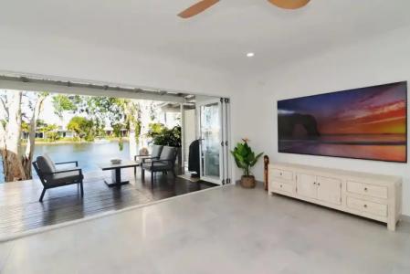 Noosa Entrance Waterfront Resort - 6