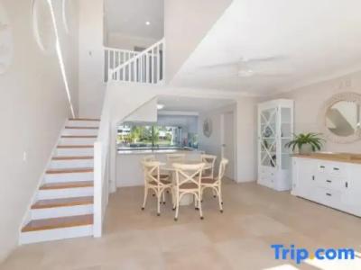 Noosa Entrance Waterfront Resort - 201