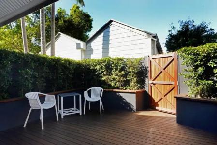 Noosa Entrance Waterfront Resort - 17