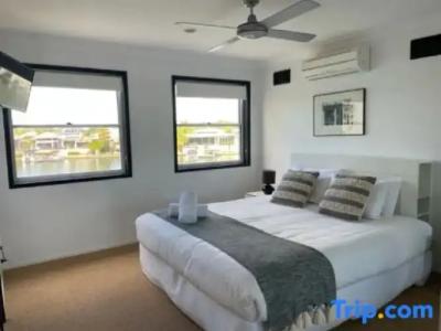 Noosa Entrance Waterfront Resort - 281