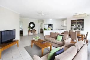 Noosa Tropicana, Noosaville