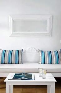 Manos Small World - 44