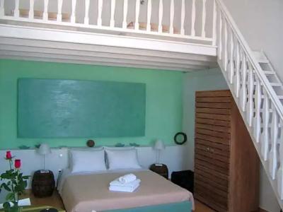 Manos Small World - 71