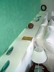 Manos Small World - 72