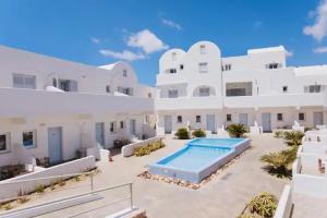 Iliada Hotel, Perivolos