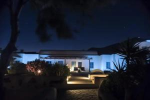 Black Rose Beach Suites, Perivolos