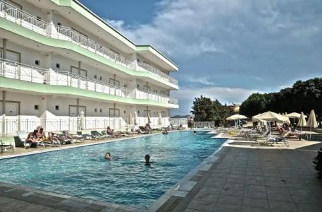 Chrissy's Paradise - 15