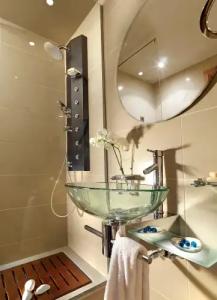 Out Of The Blue Resort & Spa - 60