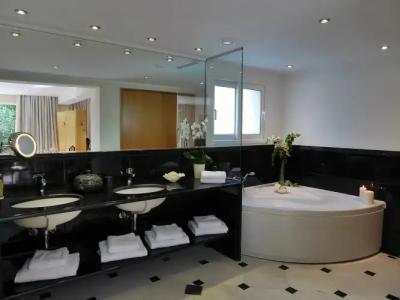 Out Of The Blue Resort & Spa - 81