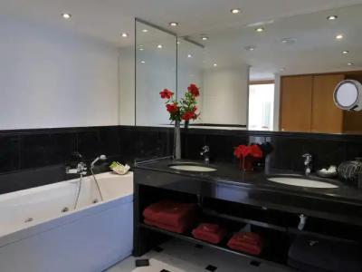 Out Of The Blue Resort & Spa - 113