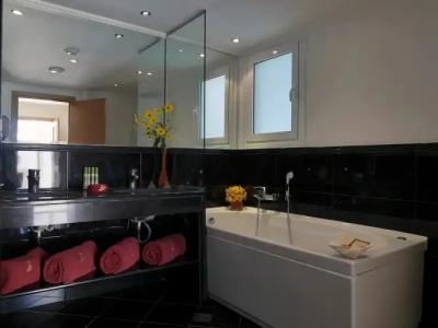 Out Of The Blue Resort & Spa - 92