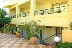 Helios Apartments, Kato Daratso