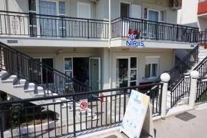 Niriis Hotel, Kato Daratso