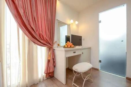 Aeolis Boutique - 126