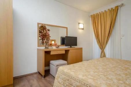 Aeolis Boutique - 206